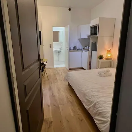 Eiffel Tower View パリ