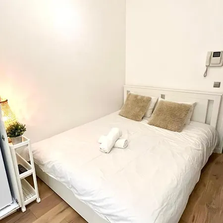 Eiffel Tower View * パリ