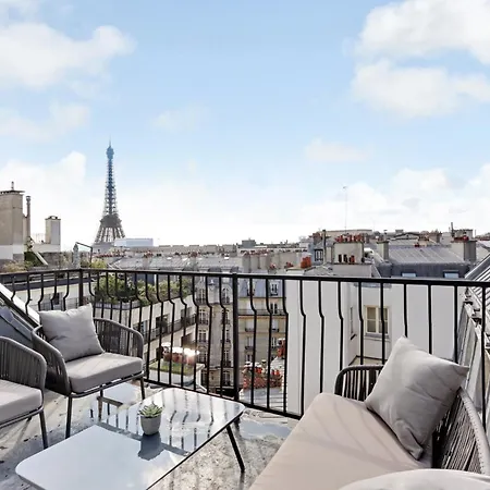 Eiffel Tower View * パリ