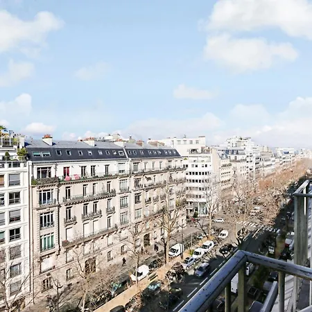 Eiffel Tower View - Time Right Apartment
