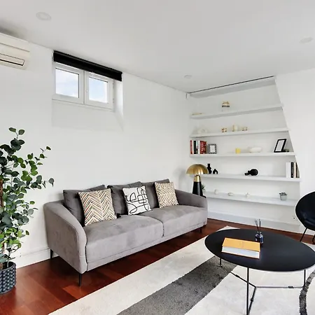 Eiffel Tower View パリ