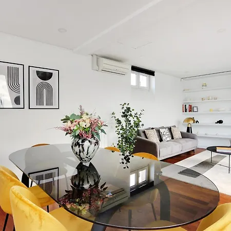 Eiffel Tower View - Time Right Apartment *