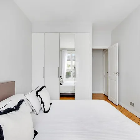 Eiffel Tower View - Time Right *