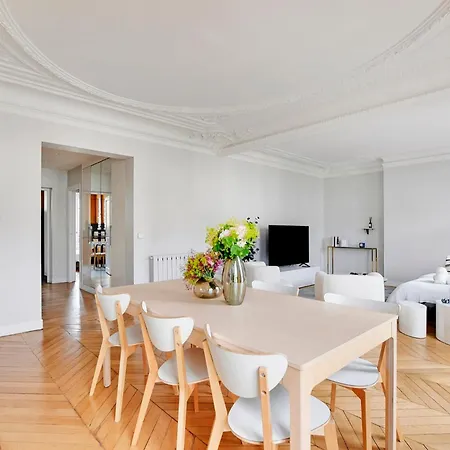 Eiffel Tower View パリ