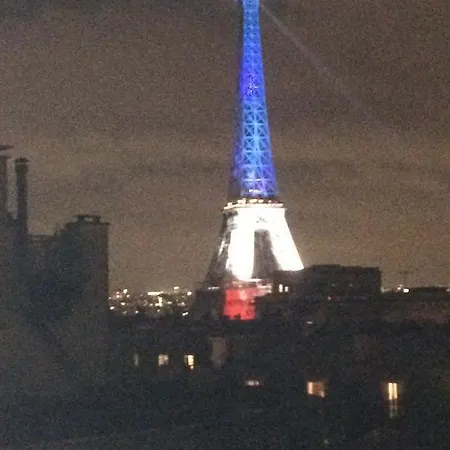 Eiffel Tower View * Parigi