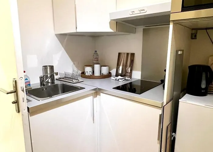 Eiffel Tower View - Time Right Apartment Paris