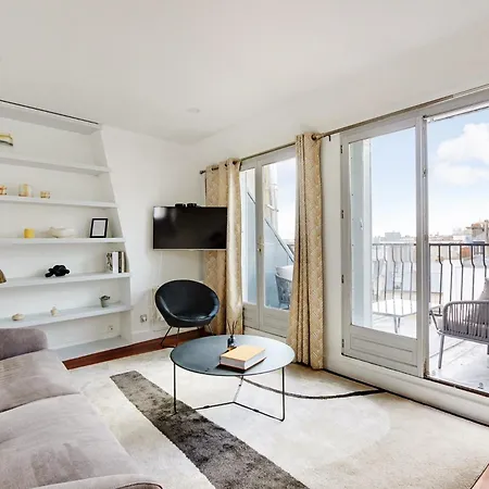 Eiffel Tower View Paryż