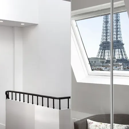 Eiffel Tower View Paryż