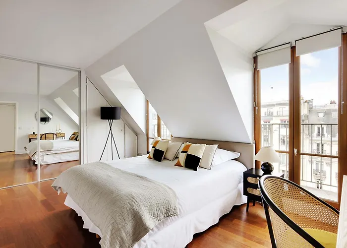 Daire Eiffel Tower View *