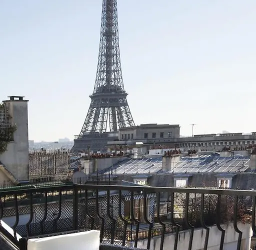 Daire Eiffel Tower View